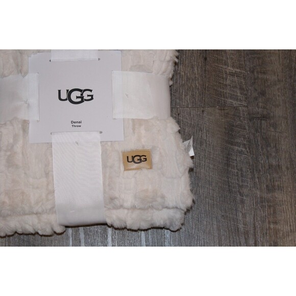 NWT UGG FAUX FUR PLUSH SHERPA LINED THROW SNOW WHITE 50 X 70 - Picture 2 of 4